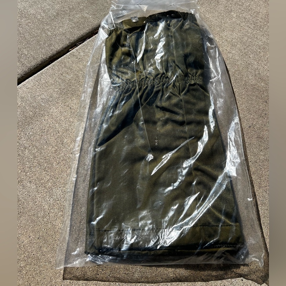 CLEARANCE NWT Men’s Olive Green Nylon Gaitors Made in Italy - Picture 3 of 8